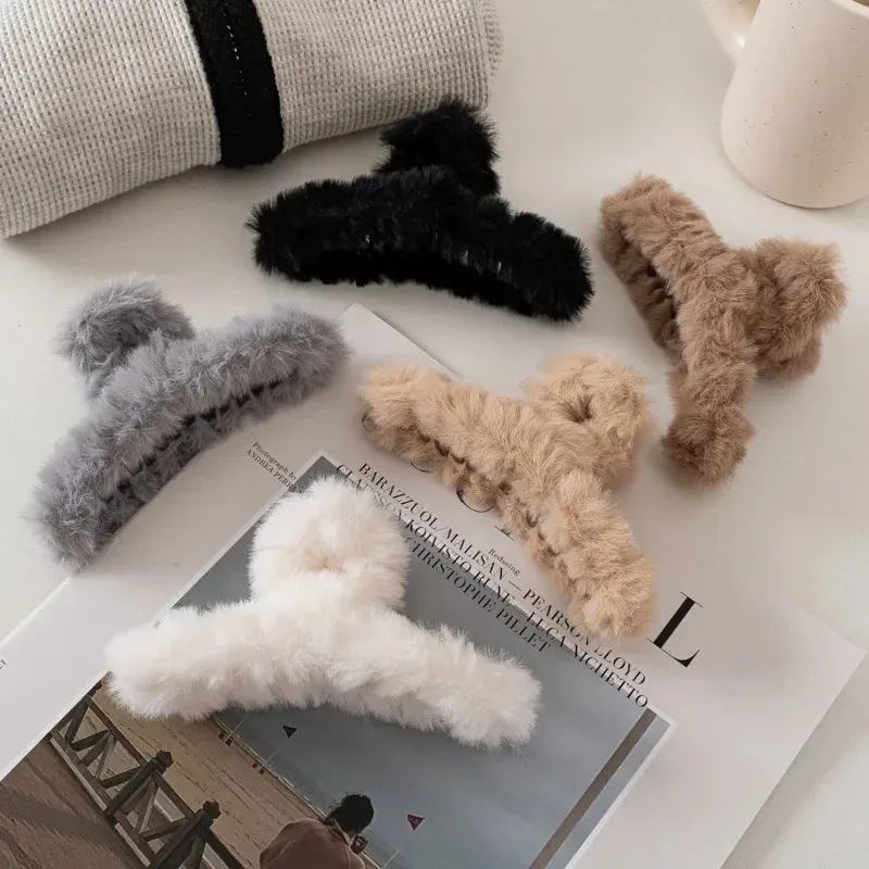 2 szt. Zimowe pluszowe włosy Eleganckie akrylowe spinki do włosów Faux Fur Hair Clip Barrette Krab Krab dla kobiet Dziewczęce Akcesoria do włosów