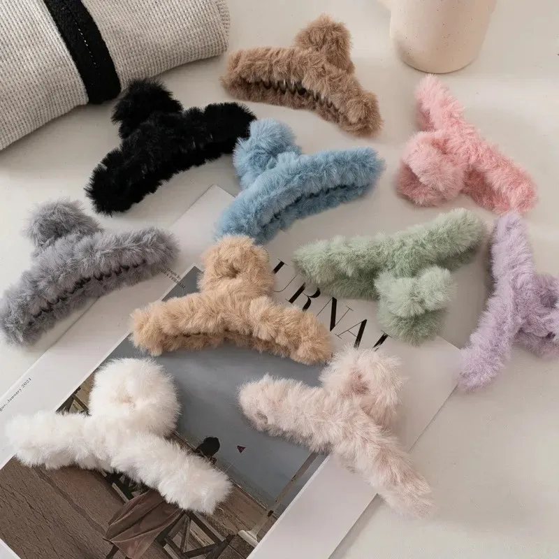 2 szt. Zimowe pluszowe włosy Eleganckie akrylowe spinki do włosów Faux Fur Hair Clip Barrette Krab Krab dla kobiet Dziewczęce Akcesoria do włosów