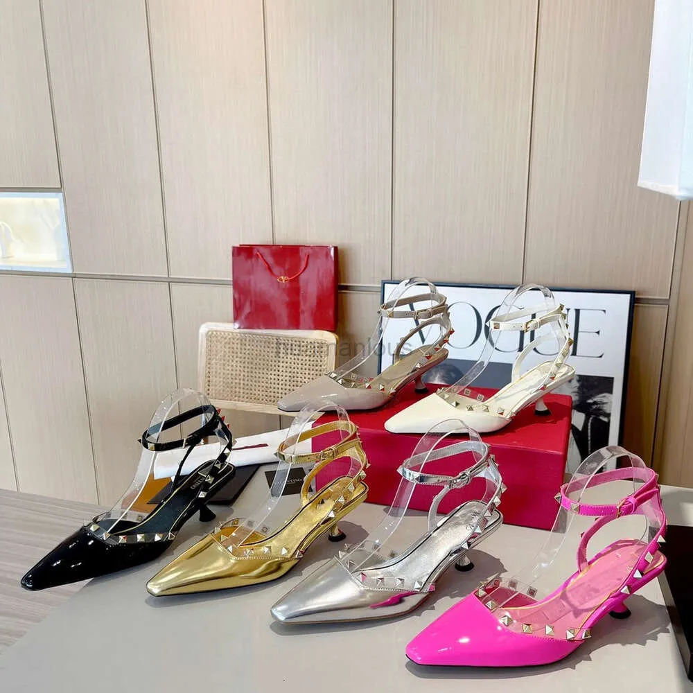 2024 Pumps à talons hauts Designer Valentyno chaussures Stud Vlogoo printemps Nouveau rivet à la mode petite tête carrée sandales pour femmes en cuir authentique