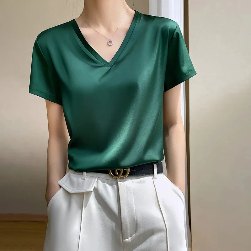 2024 Sommer Basic Massiv Womens T-Shirts T-Shirts V-Ausschnitt Kurzarm Tees Tops Satin Seiden elegante dünne Hemden für weiblich 240426