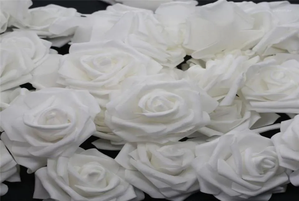 10pcs100pcsホワイトペーフォームバラの花の頭の家の装飾的な花の花輪のための人工ローズウェディングパーティーDIY装飾17670401