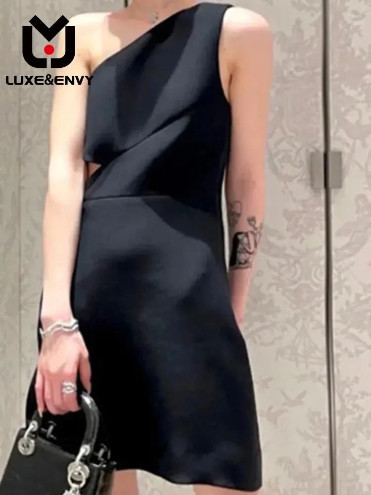 Casual jurken Luxeenvy zwart ontwerp