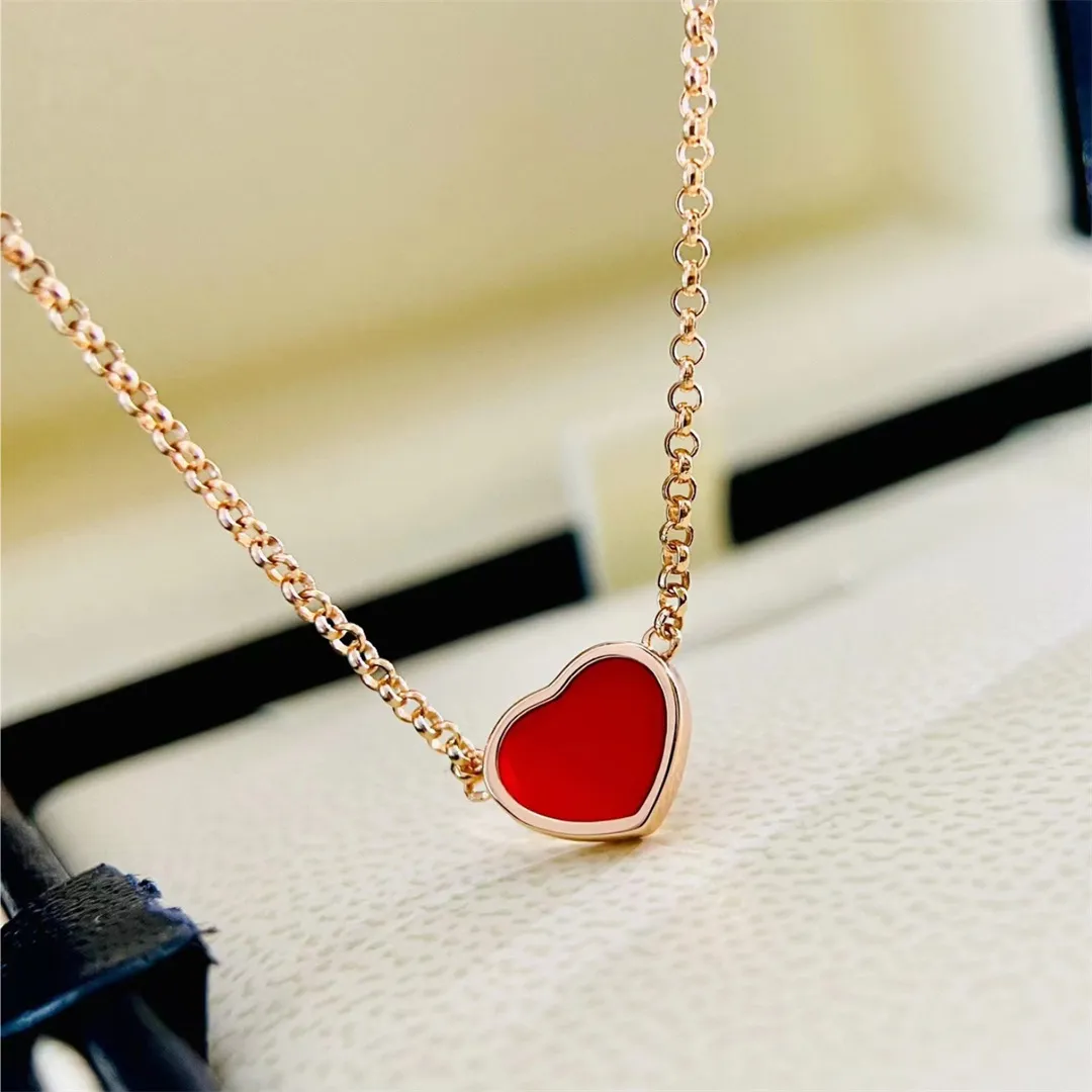 Diseñador de lujo Ch Brand V Collar de oro de alta calidad Collar colgante de forma de corazón con diseño de calcedonia roja en joyas de lujo chapadas en oro rosa de 18 km