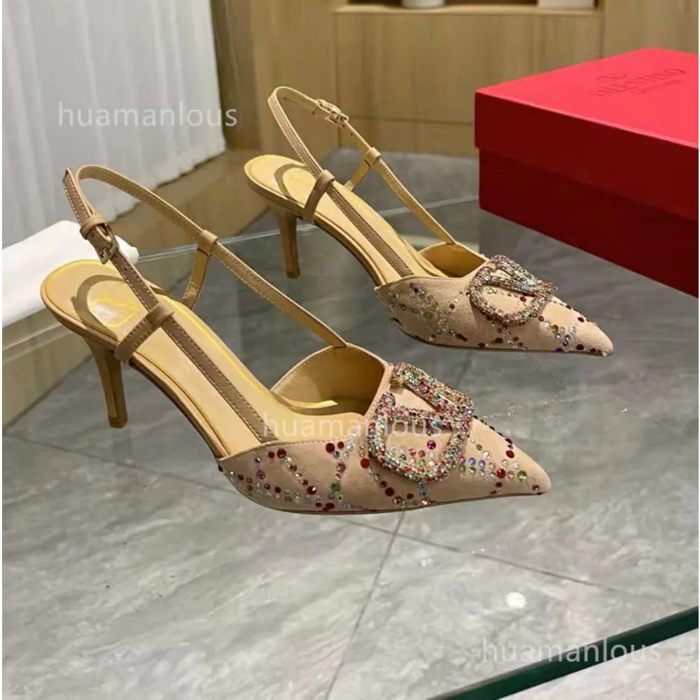 Zehen 2024 hohe Einfelspumpen Spitzer Designer Valentyno Wasserschuhe Stente Womens Vlogoo Neue Diamant kleine dünne Sandalen Leder Rücken hohl hohe MRVL