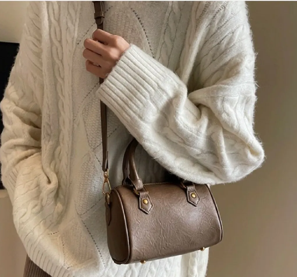 Braunes Leder 16 cm Mini Frauen Handtasche Kuhleder -Trimm -Leinwand Innerhalb klassischer Reisetasche Ledergriff Schultergurt mit Seriennummer