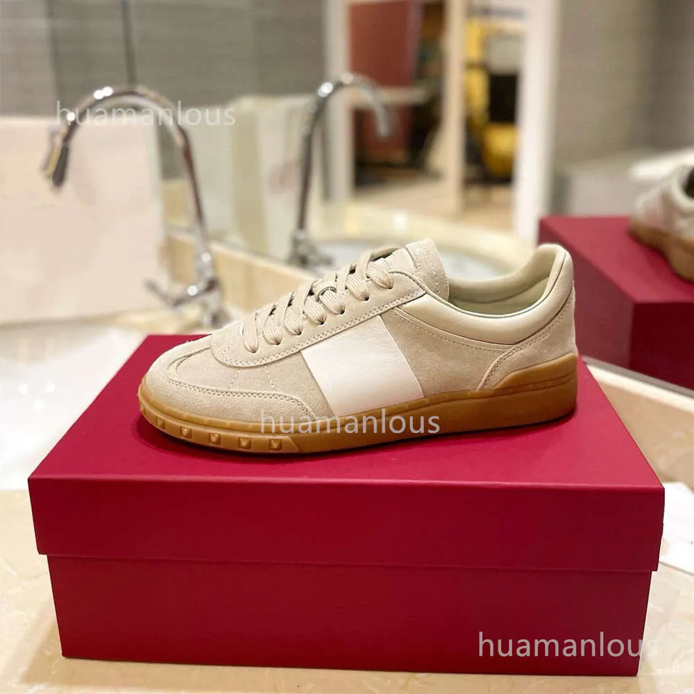 أسفل Valentyno 2024 Sneakers Shoes Trainer Designer Spring New Genuine Leather Casual Flateable Flat Low Top Top Top Training up Sports Woman Itnd