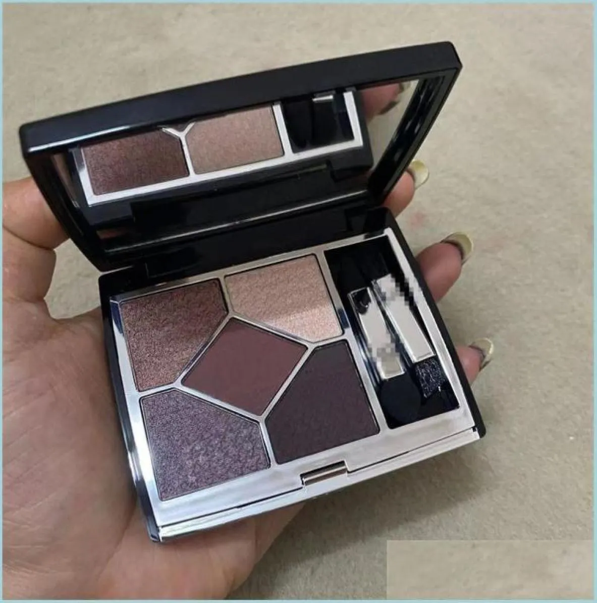 Brand de fard à paupières Eye Shadow 5 Color with Brush Look Edition for Girl Coeurs Couture High Eyeshadow Palette Drop Livrot 2022 Heal8706776