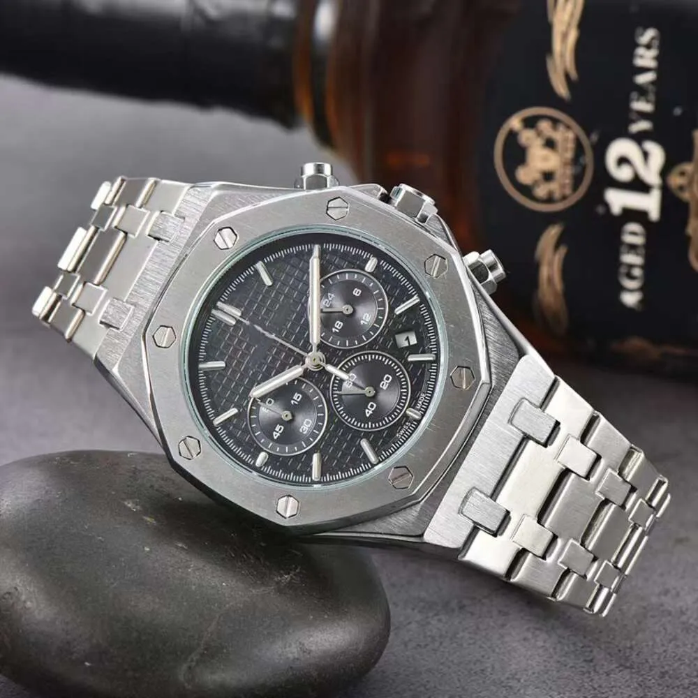 Best-selling Luxury Classic Oak Men's Watch Six-pin multi-functional Luminous Calendar men's quartz watch