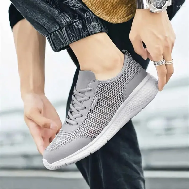 Chaussures décontractées Fall White Mans Trainer Vulcanize Men's Gym Bodybuilding Sneakers Sports Sneeker Gifts 2024 Trnis