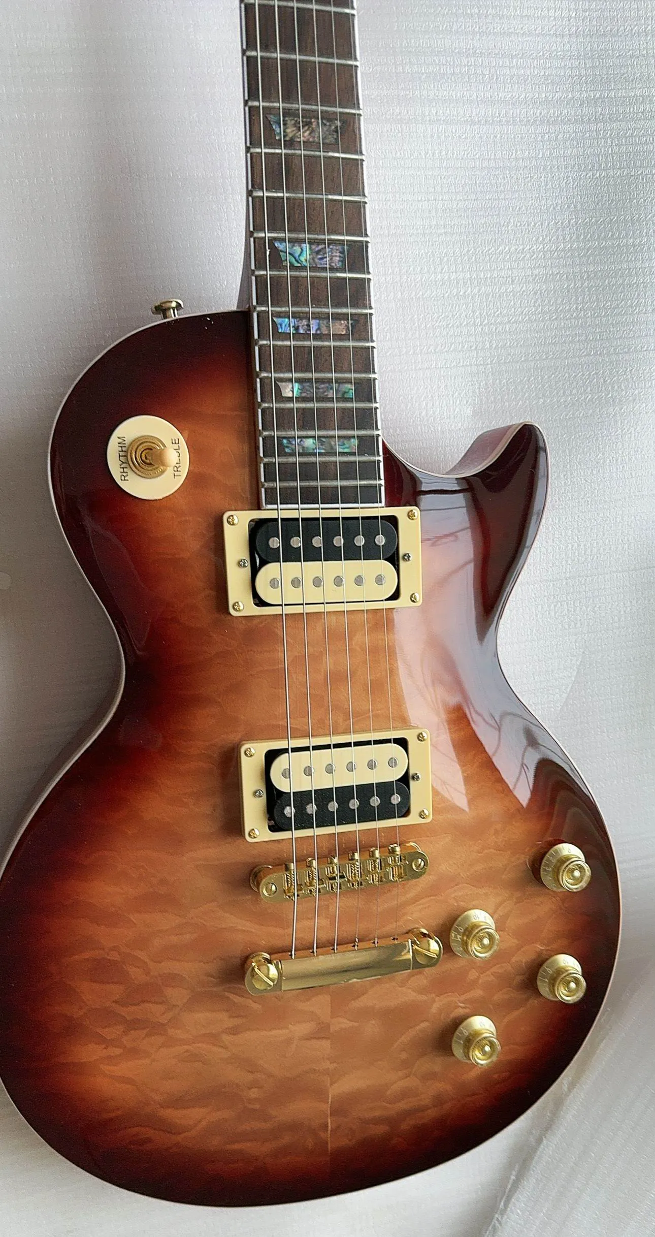 En stock, nuevo estándar de la guitarra eléctrica abalona en Best Sunburst 20240430