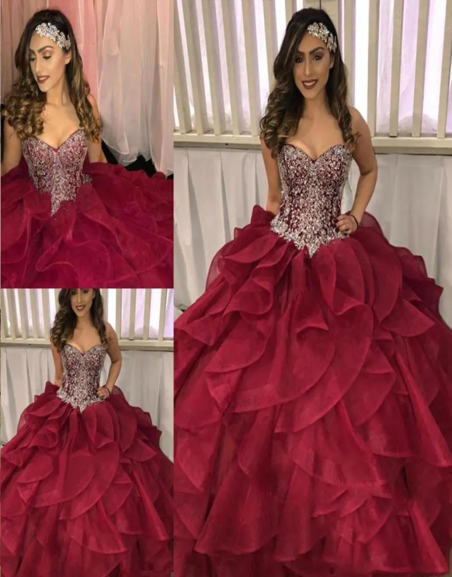 2019 Tiered Cascading Ruffles Quinceanera Dresses Pageant Sazzling Silver Crystal Rhinestone Burgundy Organza Ball Gown Prom Party6635007