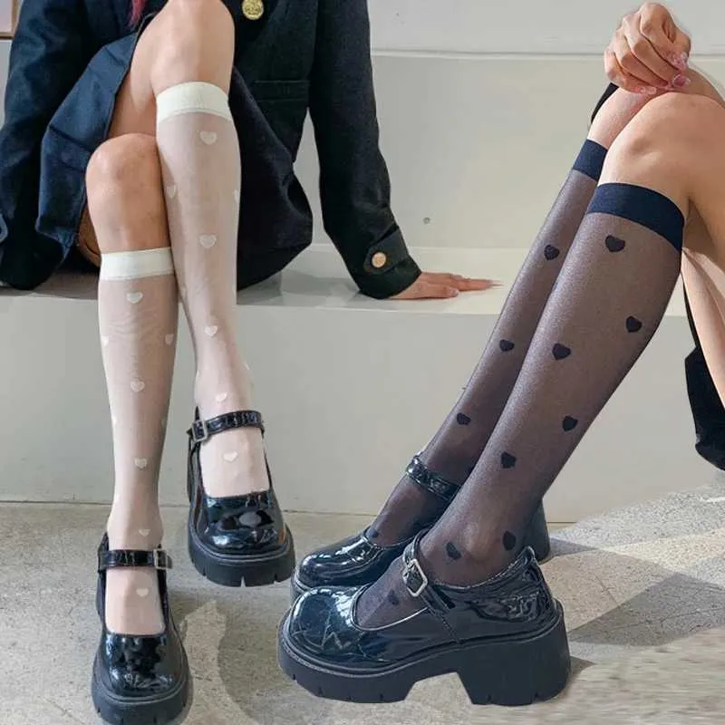 Chaussettes sexy jk chaussettes féminines jk lolita uniforme chaussettes minces chaussettes en soie adorent le cœur des sous-vêtements d'été avec des chaussettes de genou noires Q240427