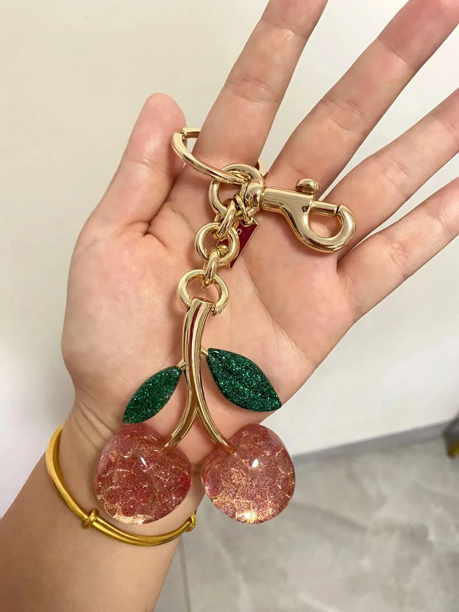 2024KEY RINGS ACESSÓRIOS DE BACA BACA BANDO PENENTE PENENTE PENENTE TRAINHANTES TACHANCHANCHAIN ​​MEMAN FELIA FILIDADE ACESSÓRIOS DE CRISTAL CRISTAL CHERRY CHERRY ACESSÓRIOS Q5