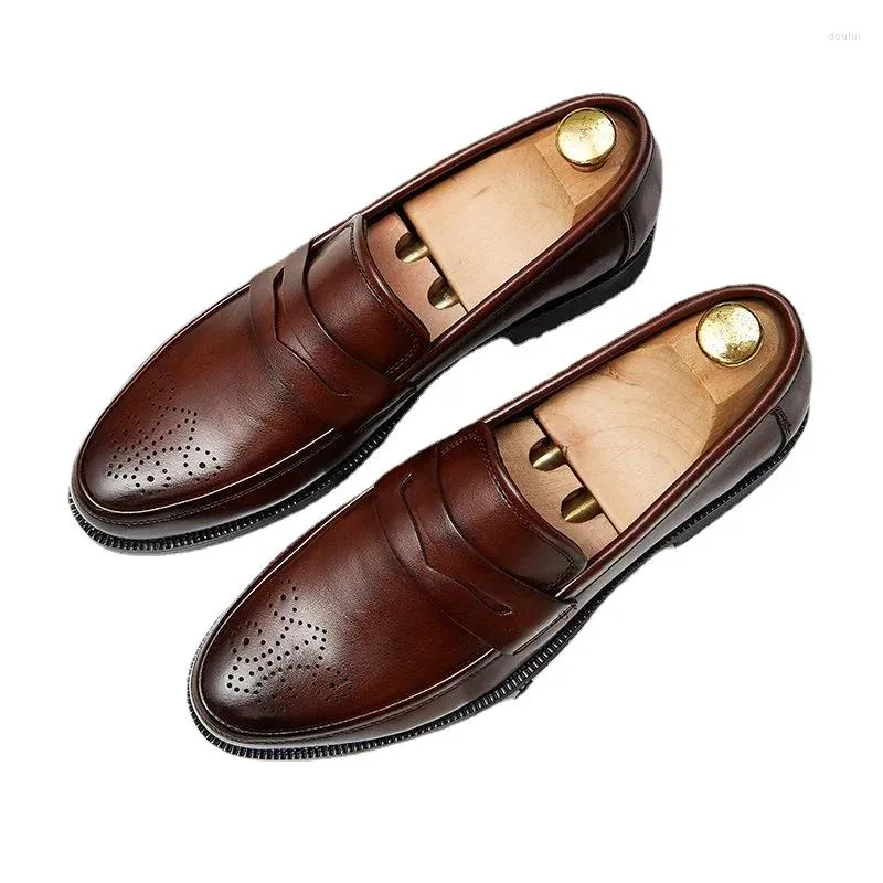 Chaussures habillées Muis de penny Men Slip décontracté sur le cuir grande taille 38-46 Brogue Carving Mobalfer Driving Party