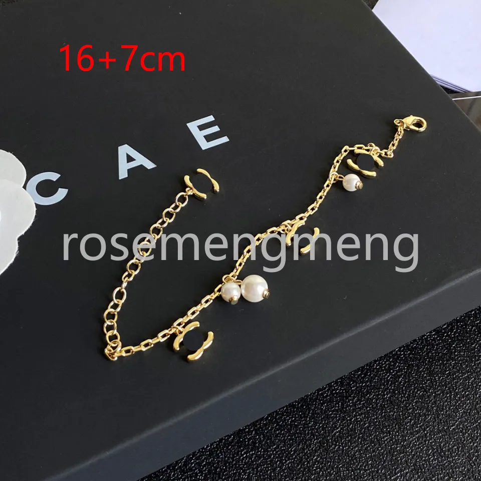 Designer C-Letter Armbands Chains Classic Fade Women Bangle Real Gold Plated Brass Copper Imitation Pearl Lovers Present Arvband Manschettkedjedesigner smycken
