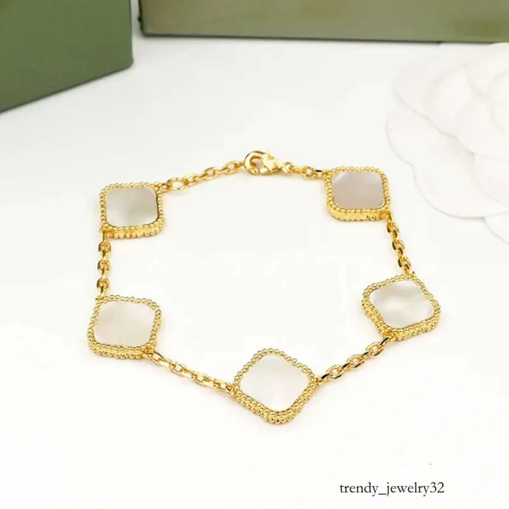 Klasyczny Van Clover Bransoletka Bransoletka Boguła Kobieta Złota Łańcuch Zestaw Mother of Pearl Designer Bracelets Luksusowe Jewlery Złota Bransoletka kwiatowa 6 Kolor Select