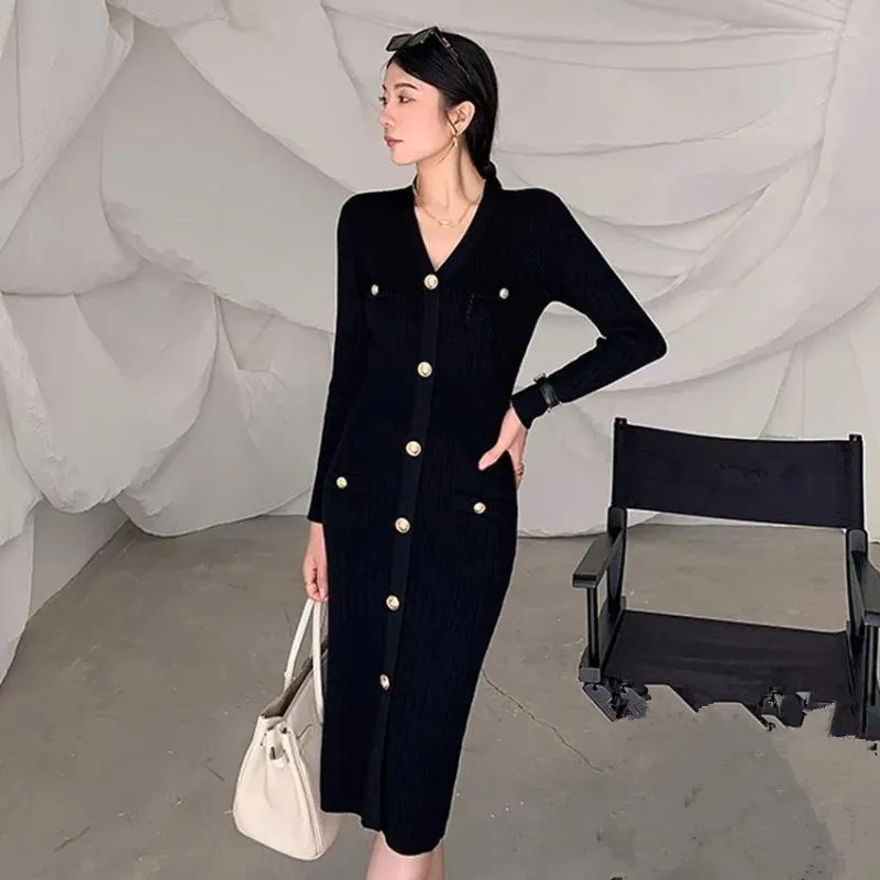 Casual Dresses High Quality Women V Neck Slim Bodycon Knitted Midi Dress Designer Autumn Winter Single Breasted Black Sweater Vestido