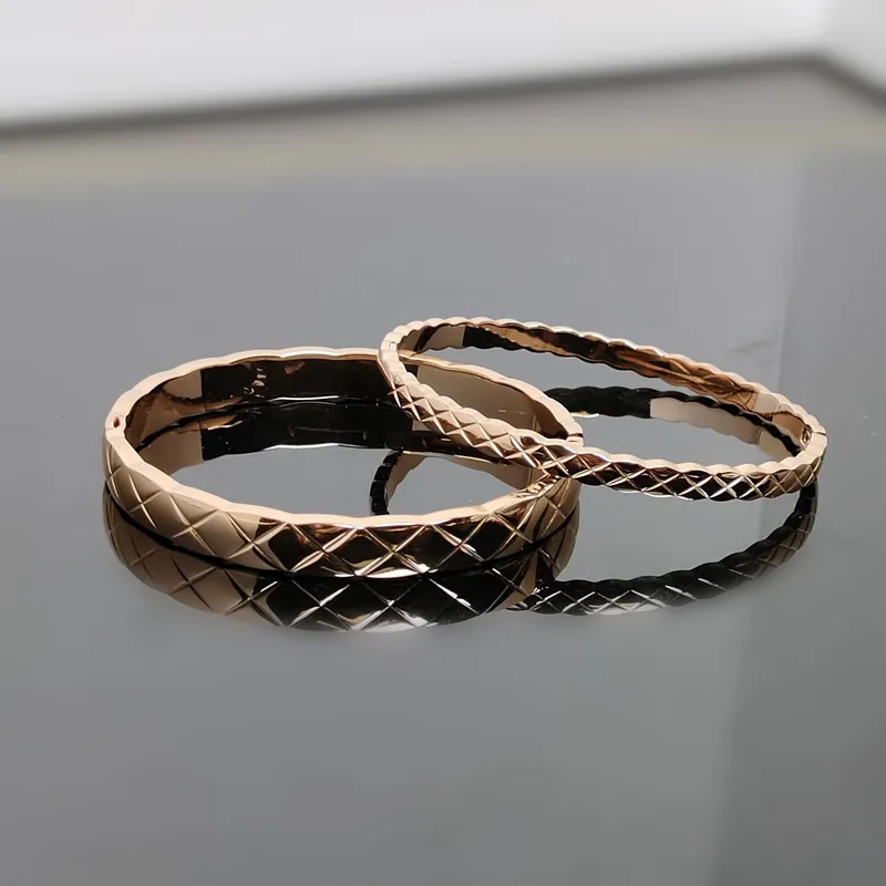 Braceuse de concepteur de haute édition Coco Crush Bracelet Designer designer juif étroit et large pour les femmes Bracelet en or 18K avec diamants Bracelet de charme 15 Options