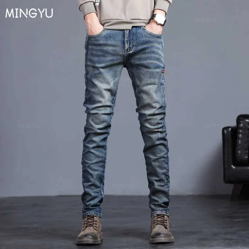 Jeans masculin 2024 Nouveau pantalon Four Seasons Mens Vintage Blue Solid Elastic Classic Ultra Thin Fashion 27-38 Q240427