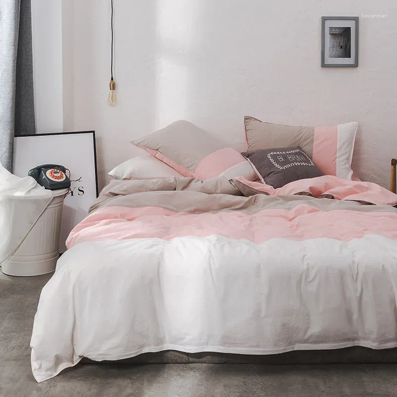 Наборы постельных принадлежностей 2024 Высококачественный легкий роскошный стиль в стиле с длинным стилем с длинным валовом из четырех частей набор из чистого набора вышивка из одеяла розовый белый