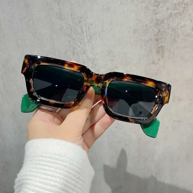 Occhiali da sole Nuovo retrò piccolo telaio da donna designer di bicchieri da sole quadrati da sole classici maschili occhiali vintage Uv400 Oculos H240429