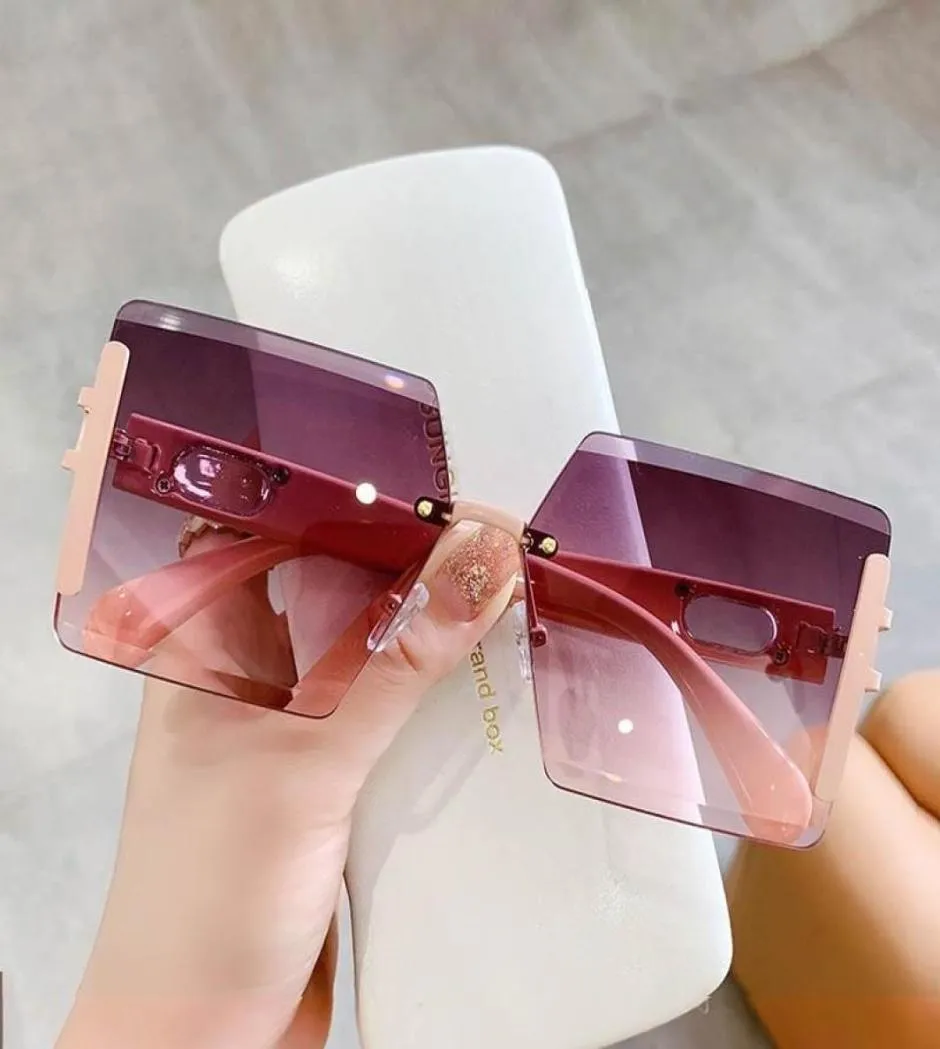 Okulary przeciwsłoneczne Gradient Purple Pink Okulass Ogólny plac dla kobiet mężczyzn Metalowe puste krawędź designerskie okulary przeciwsłoneczne 2022SU7062122
