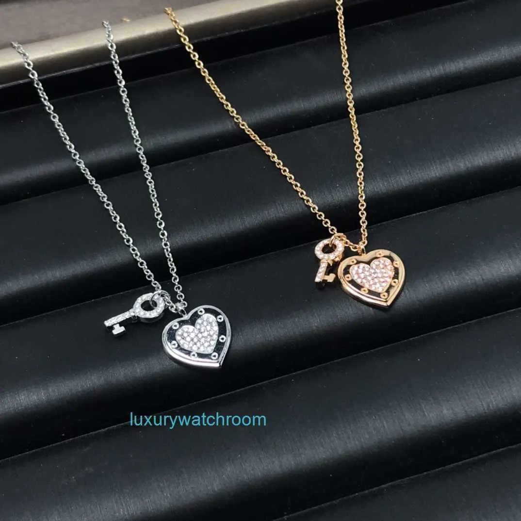 Luxury Tiifeniy Designer Pendant Colliers Live Broadcast Love Collier Womens High V Gold Diamond Heart Lock Key Bone