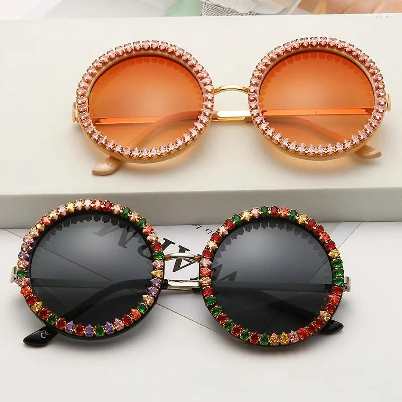 Lunettes de soleil Fashion Womens Colorful Rhingestone Prom Party Party Decoration Outdoor Suncreen and UV Protection UV400