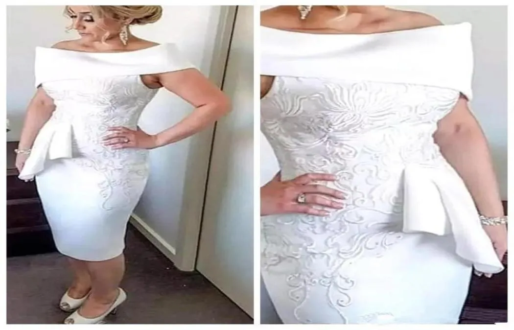 2019 Arabic White Bateau Neck guaina Abiti da cocktail Abiti Applique in peplo rotta per il ginocchio a corto Abito da sera per ballo corto