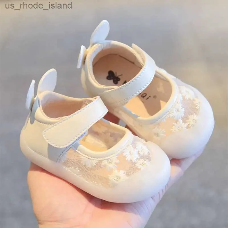 Sandalen baby dames schoenen kinderen appartement sandalen zomer schattig bloem net prinses schoenen zacht en niet -slip eerste stap schoenensl240429