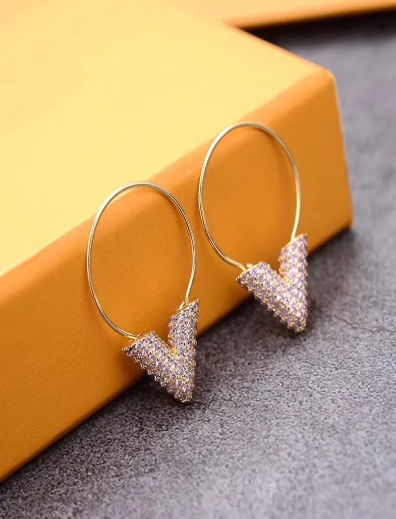 Luxury V Letters Pearl Designer Studörhängen för kvinnor 18K Gold Silver Retro Vintage Shining Diamond Stone Brand Earring Earing J6873033