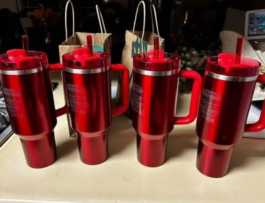 Gobelets en acier inoxydable rouge d'hiver avec couvercle de silicone et paille 2nd génération de tasses de voiture de voyage de 2e génération bouteilles d'eau avec