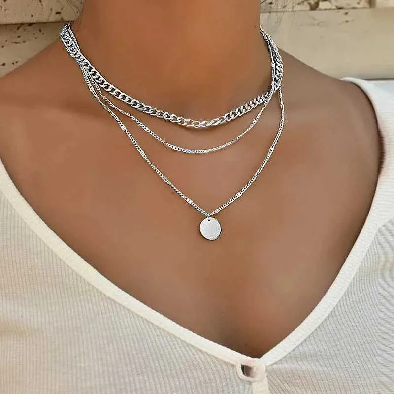 Colliers pendants Collier vintage pour les femmes sur le cou Collier de chaîne argentée Bohemien Collier multicouche Collier Girls Collier Femme Collares Jewelry Y240420