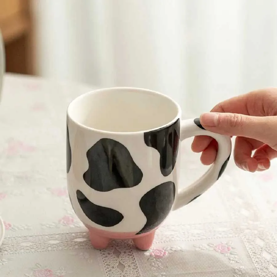 Mugs 1 piece 500ml/17oz cute cartoon ceramic cup creative cow pattern and foot water cup coffee cup summer and winter drinks gift J240428