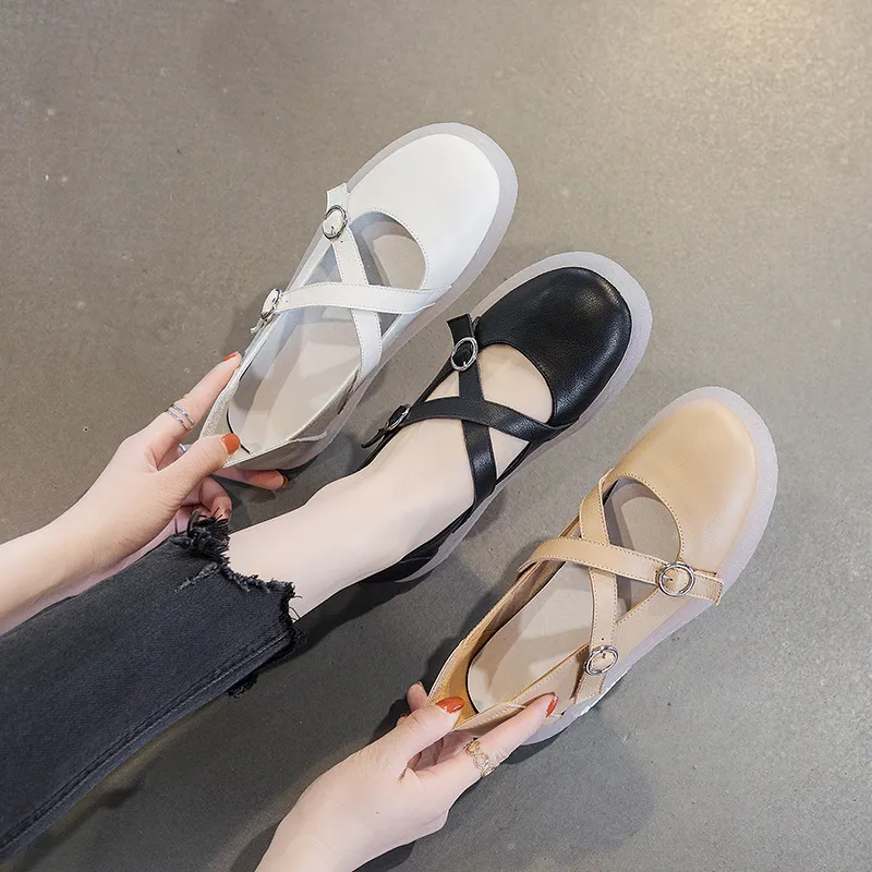 Tamanho grande e raso de sapatos simples para o verão feminino novo britânico de couro versátil solo solo pequeno sapatos brancos