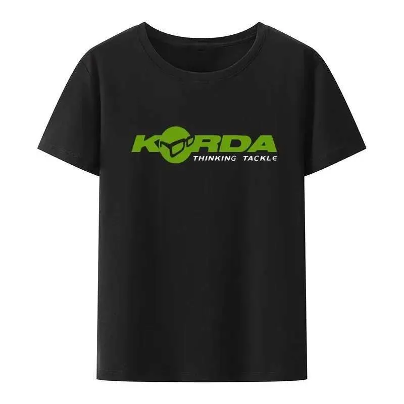 القمصان للرجال Korda مستوحاة من الرجال tird الرجال عارضة شرطة قصيرة slve الصيد الأسماك الأسماك Carp Camping Tshirt Vintage Sports T y240429