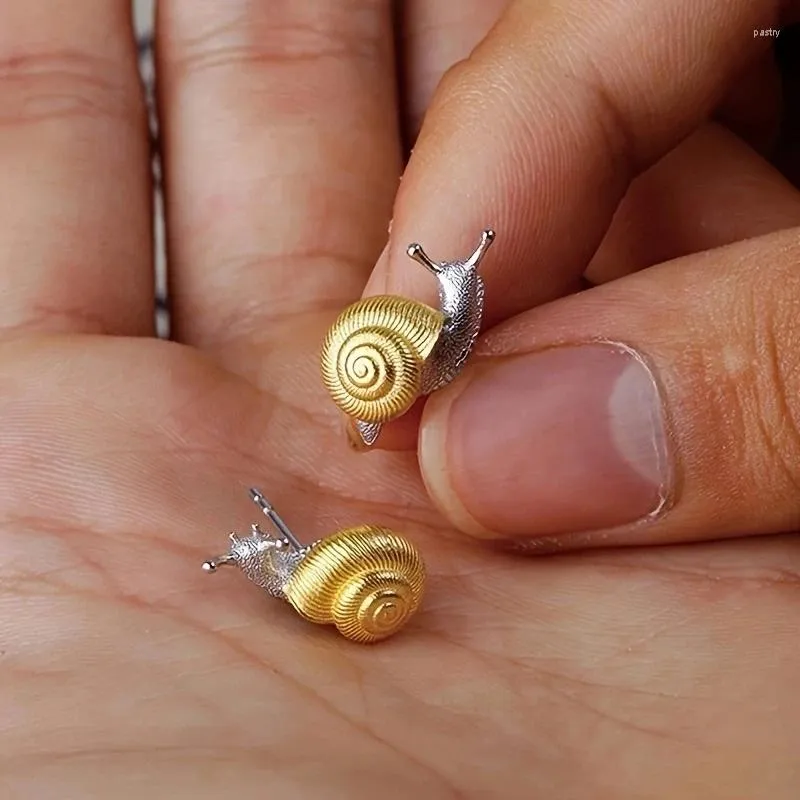 Boucles d'oreilles étalon 1 paire Design créatif design stéréoscopique Snail Mollusques Personnalité de mode mignon Cartoon Animaux Femmes Cadeaux