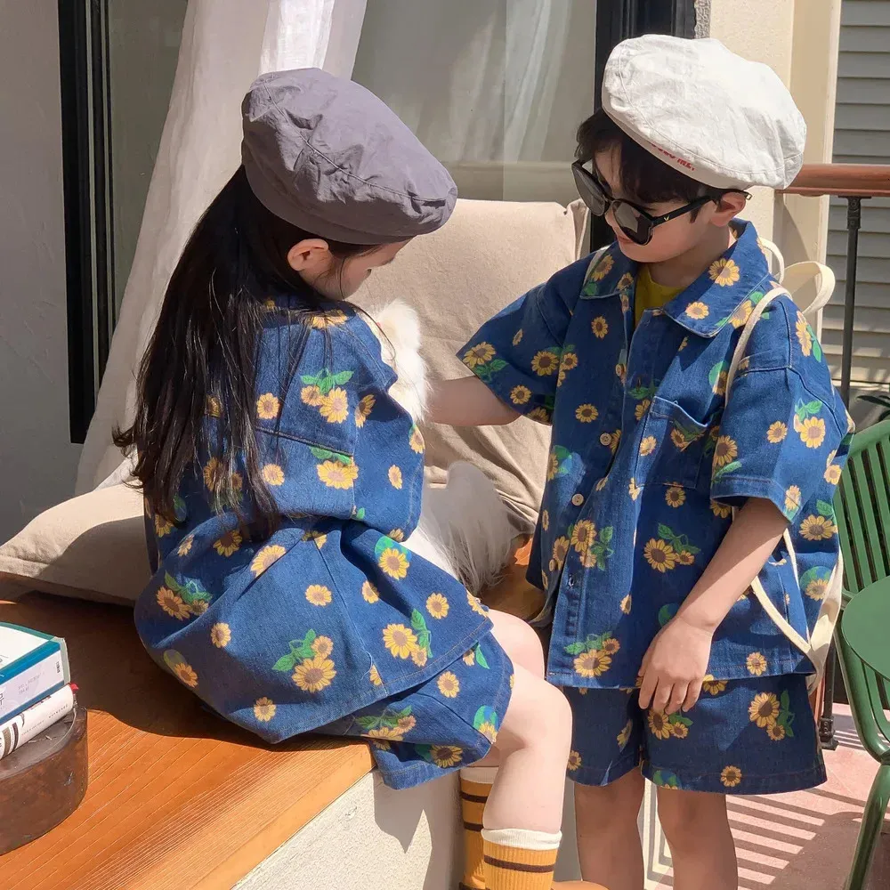 Broers en zussen kinderen denim pak zomer Koreaanse mode zonnebloemen kind meisjes shirt shorts set 2-7y baby jongens tweedelig pak 240429