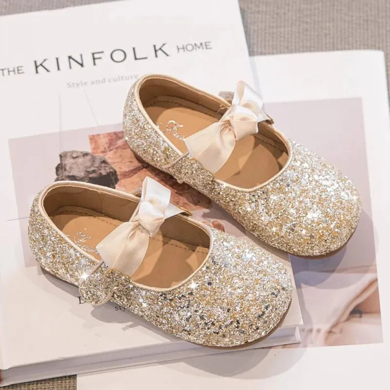 Scarpe per matrimoni per ragazze Silver Bling Mary Janes Gold Cloth Shoe Princess Scarpe Childrens Flats Kids Baby Dance Show Party 418A 240416