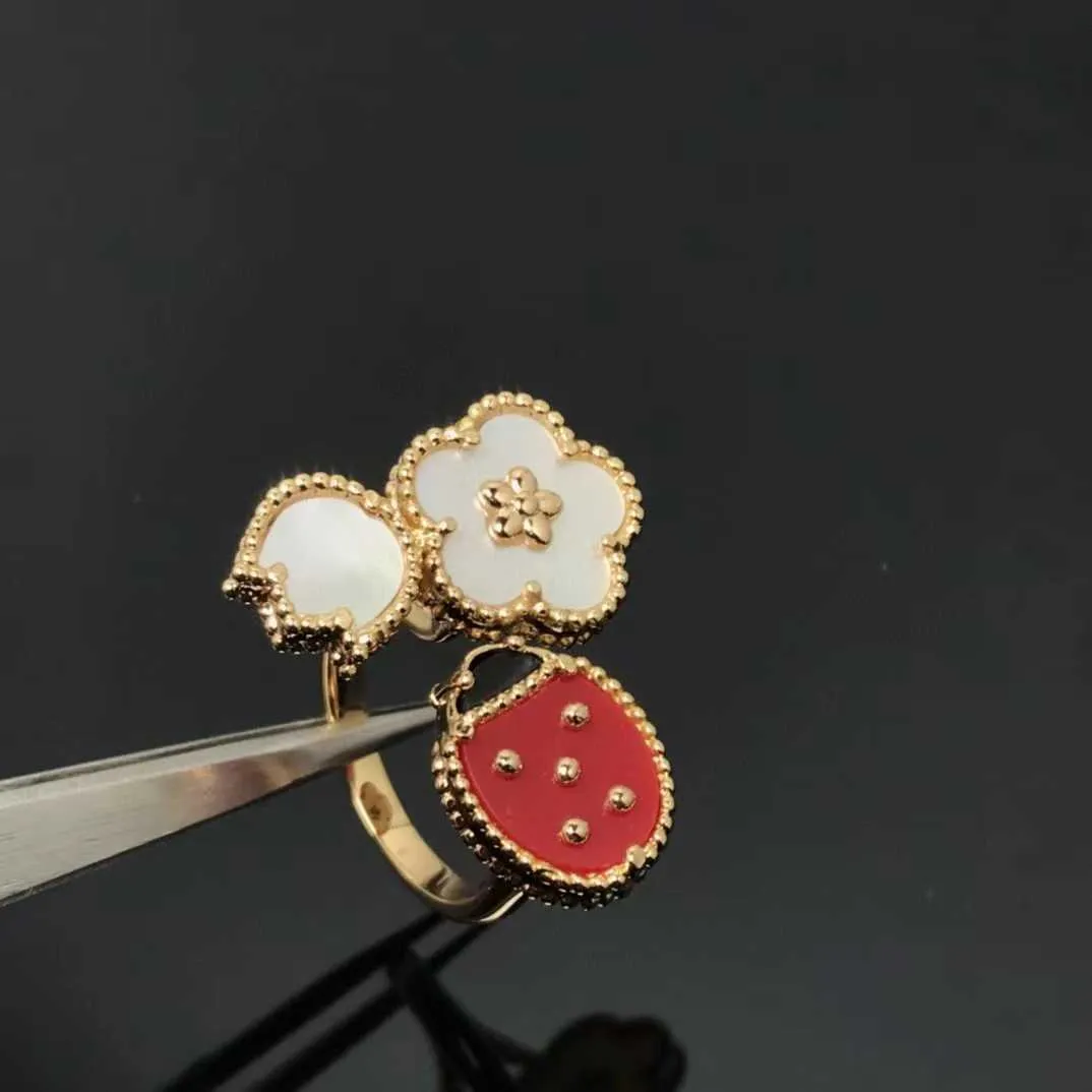 Derniers anneaux Rague de bijoux de luxe Plum fleur femelle femelle fleurs en or rose blanche haute avec cleefly commune