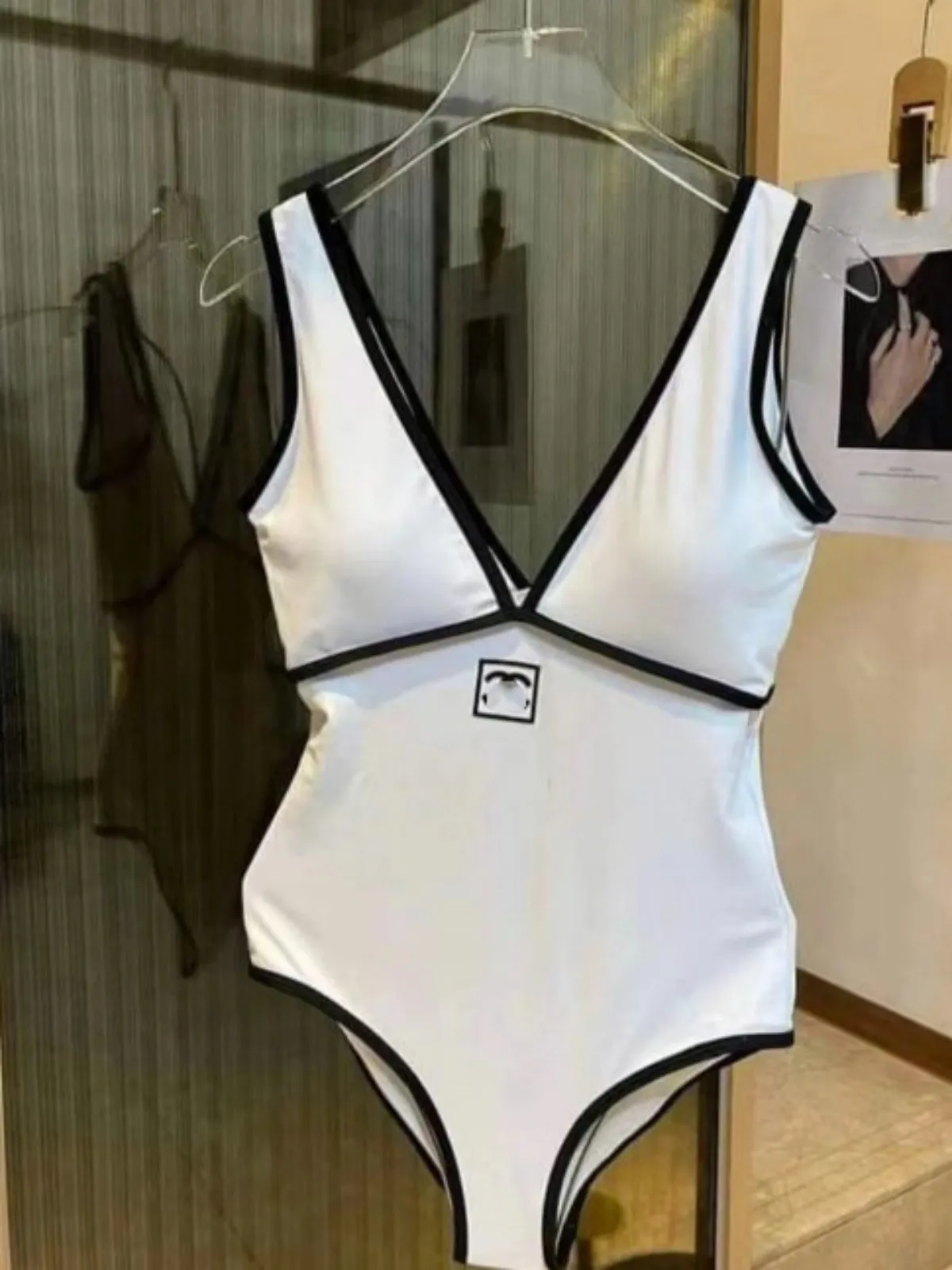 Frauen Deep V-Ausschnitt Sexy Elegant Logo Print Designer gepolstert ein Stück Badekleidung Badeanzug Smlxl