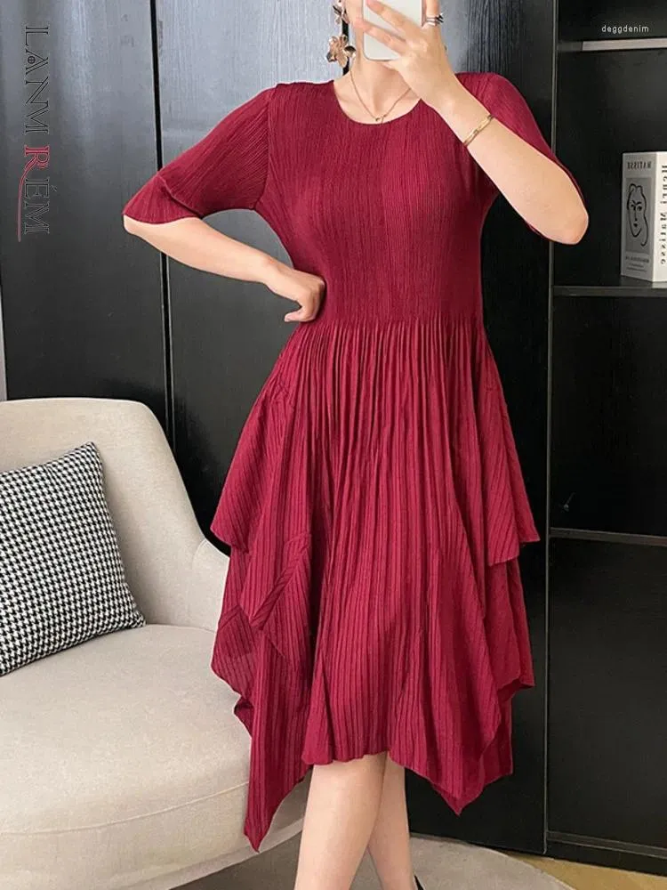 Party Dresses LANMREM Wine Red Pleated Dress Women's Round Neck Half Sleeves Ruffles Irregular Wedding 2024 Spring 2DA2622