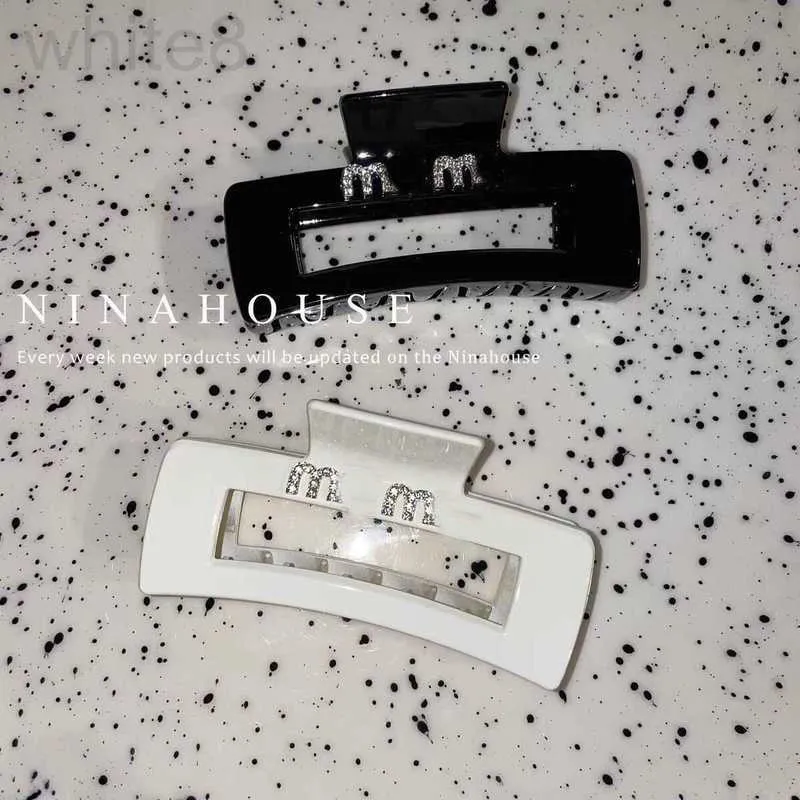 Hårklämmor Barrettes Designer Miu stor hajfångstklipp Rhinestone Flash Diamond Letter Black White Mångsidig vår Summer Hairpin Hair Accessories TM7R