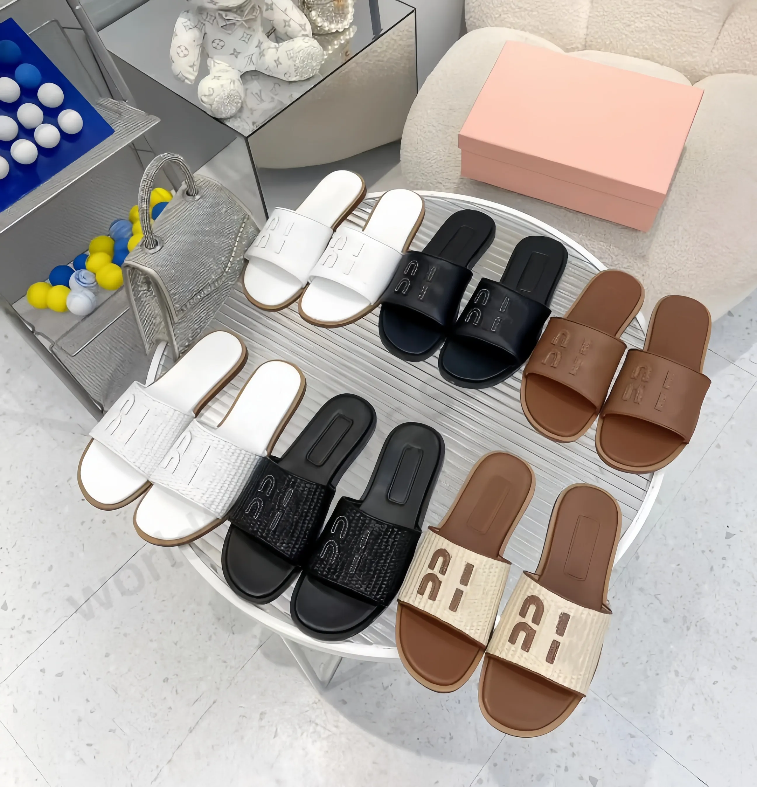 Kvinnors toffel designer sandaler mule sammanlåsande kokosnötblad fiber texturerade tyg platt skor sommarstrand vävda tofflor mode öppen tå flip flops m