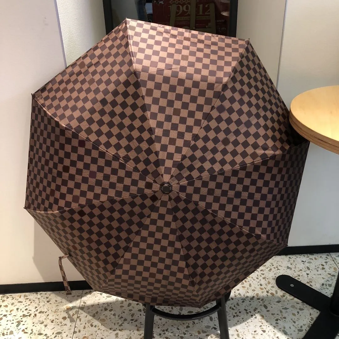 Elegancki projektant parasol Sun Rain Kobiety Parasol Designer Luksusowe automatyczne składanie parasoli Proste sprawdzone stara litera kwiatowa prosta wygodna HO02