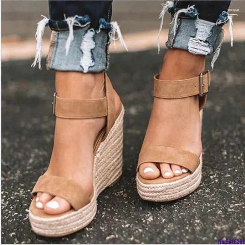 Chaussures décontractées Sandales pour femmes Summer Spot Courte de coin Bouilleur européen American American Open Toe High Talon