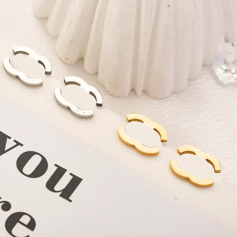 Orecchini per lettere di design in oro 18k oro di lusso Designer Designer Brand Brand Brand Acciaio inossidabile Orecchini per lettere di matrimonio Gioielli per feste di nozze