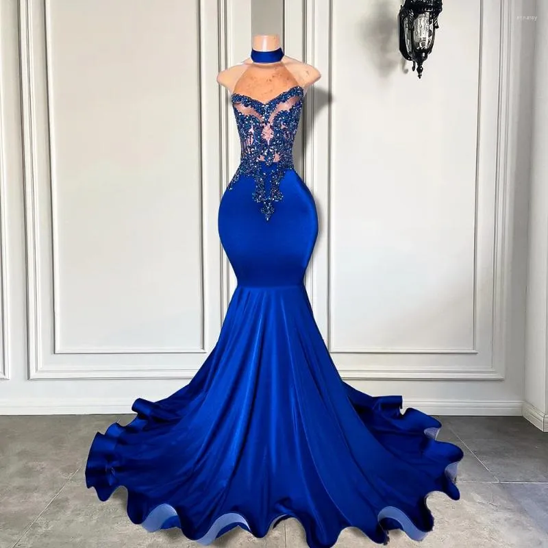 Robes de fête Long Prom 2024 Elegant High Necy Luxury Breded Brodery Royal Blue Spandex Black Girl Sirène Gala