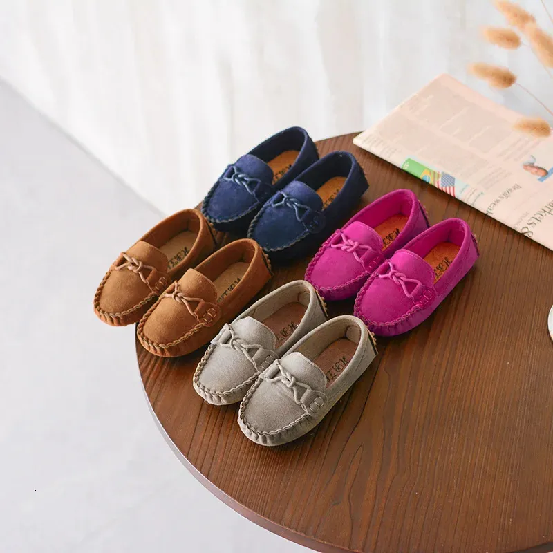 Mode barnskor för pojkar flickor barn läder skor klassiska all-match loafers baby småbarn båtskor platt 240429