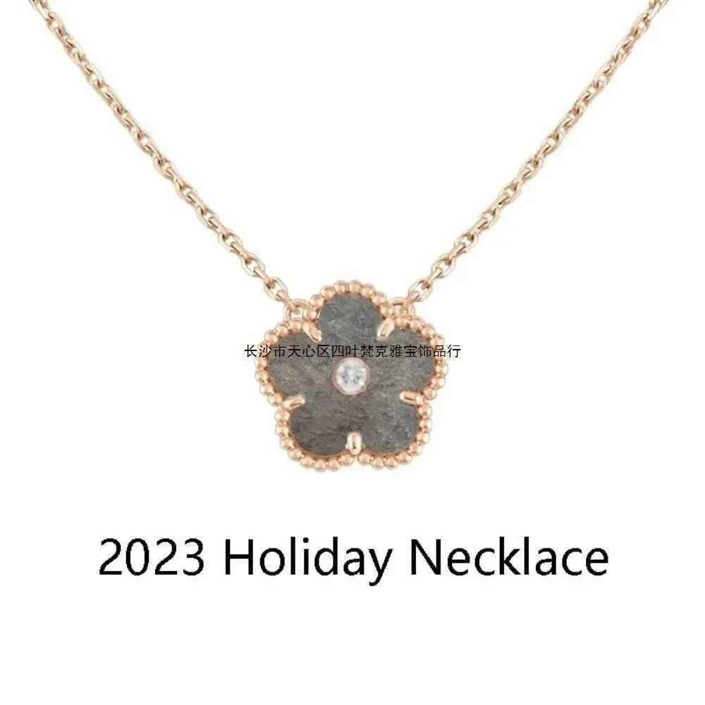 Van Cl ap classic High version four leaf clover womens double sided red chalcedony necklace 18k rose gold lock bone chain thickened electroplated goods